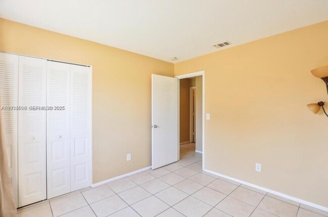 Building Photo - 250 SW Homeland Rd