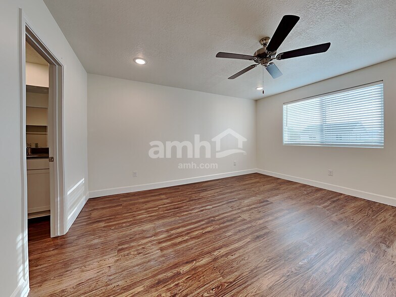 Building Photo - 212 Allen Ln