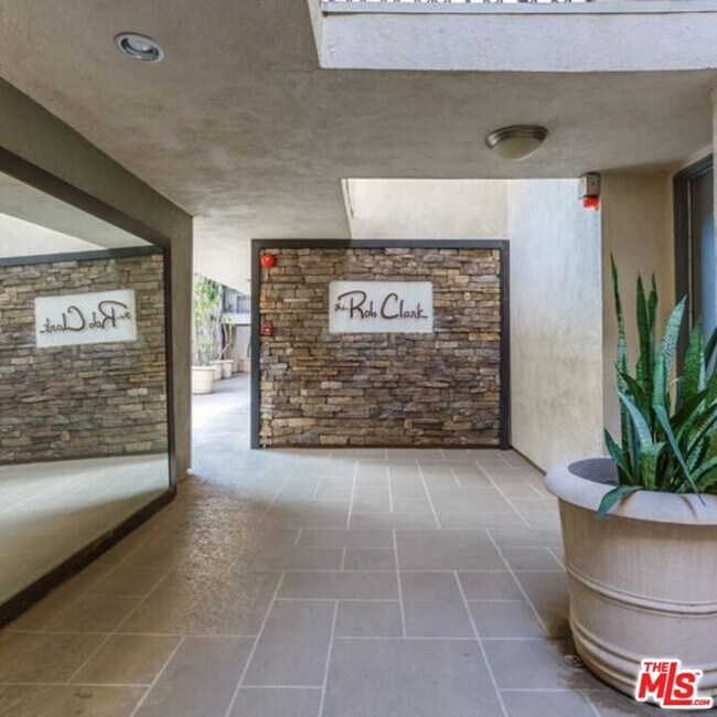 Building Photo - 141 S Clark Dr