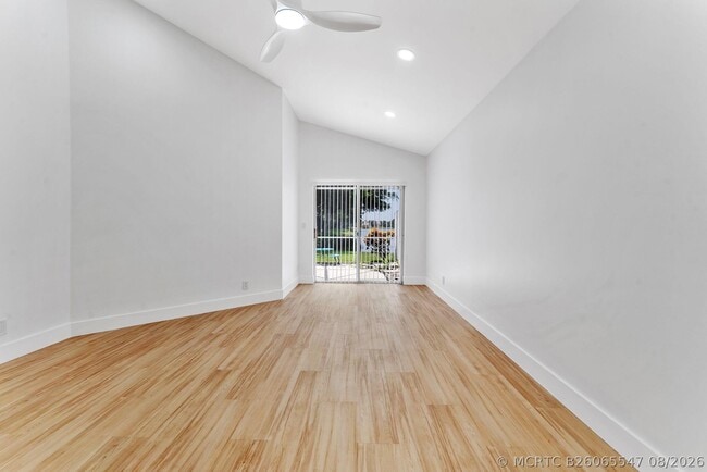 Building Photo - 897 Dickens Pl