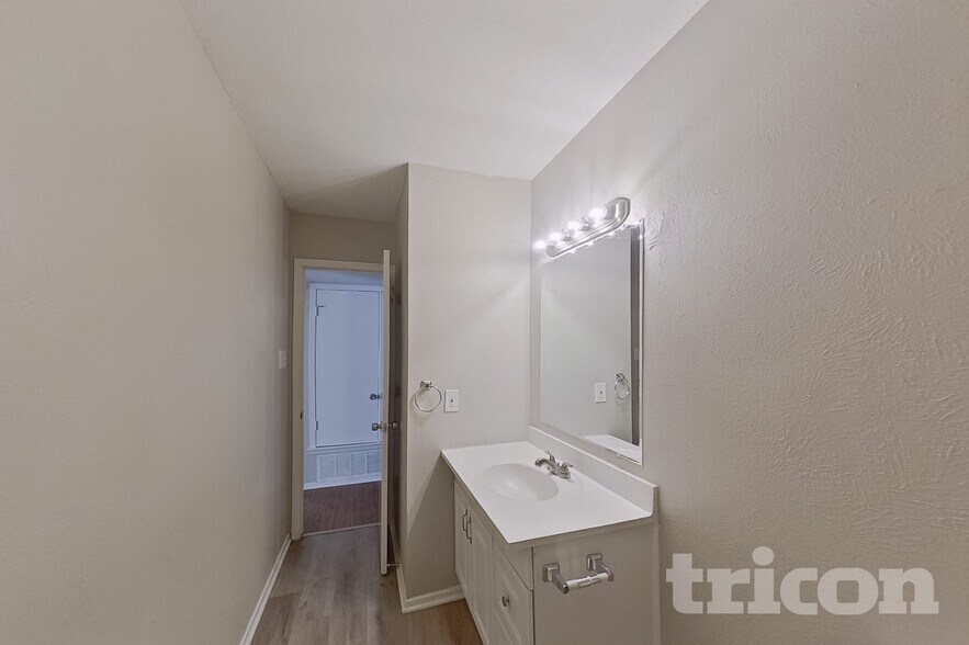 Building Photo - 2507 Arapaho Dr