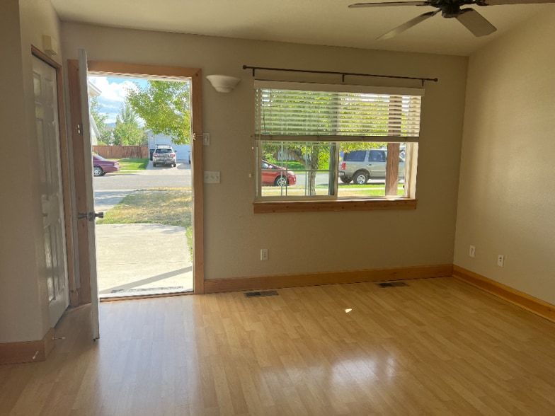 Building Photo - 2515 Lily Dr