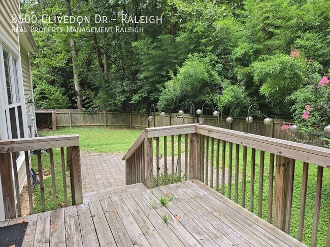 Building Photo - 8500 Clivedon Dr