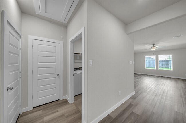 Building Photo - 6338 Buffalo Bnd Ln