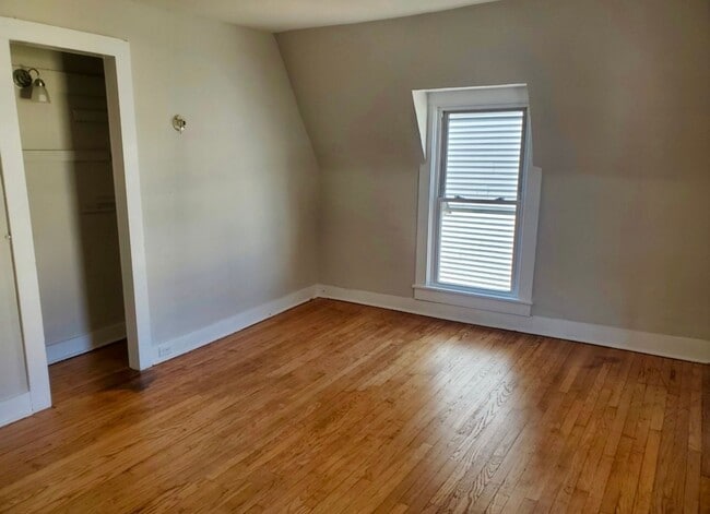 Building Photo - Newly Remodeled City 3-Bedroom Single Family Home