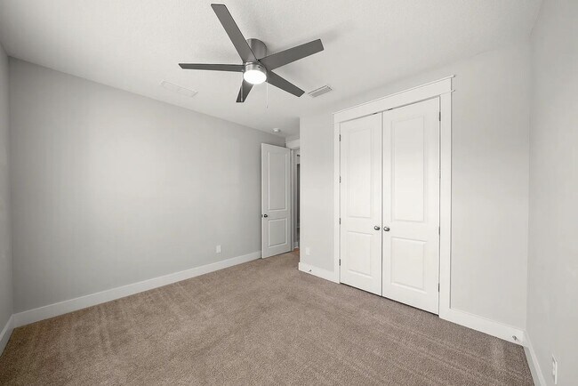 Building Photo - Breakfest Point 3 Bedroom 2 bath