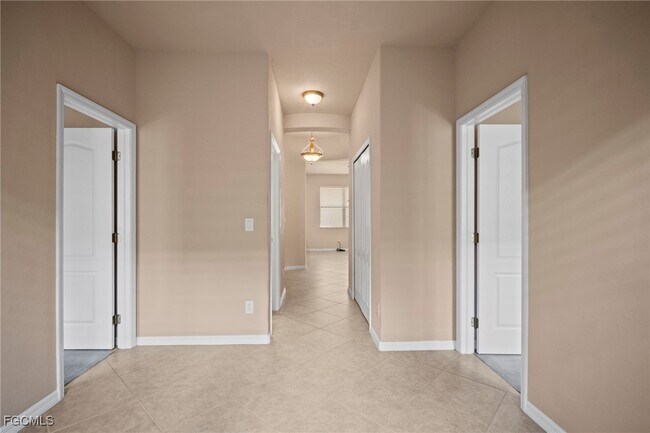 Building Photo - 12168 Country Day Cir