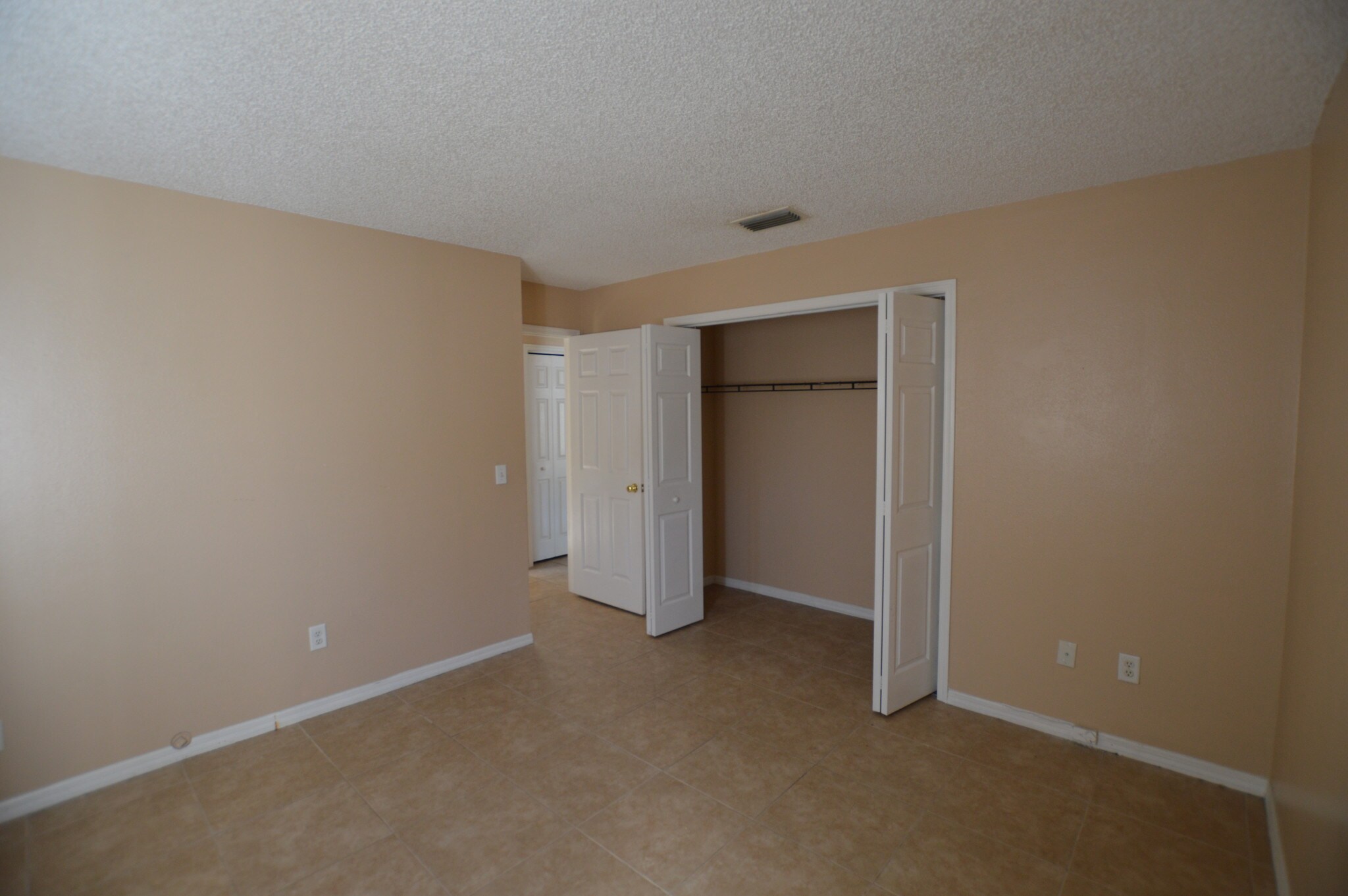 Building Photo - 7947 Pinehurst Dr
