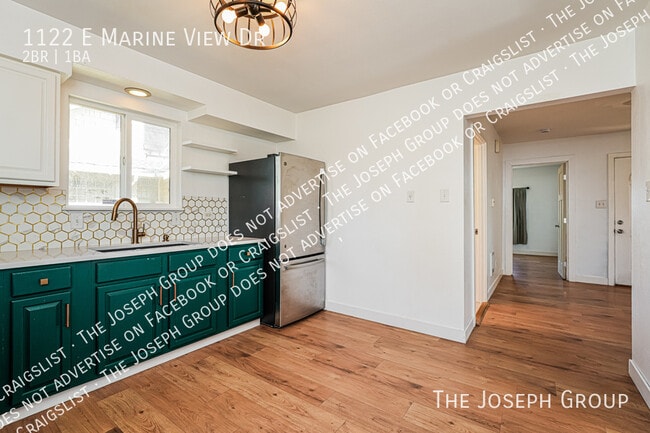 Building Photo - 1122 E Marine View Dr