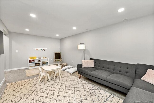 Building Photo - 50 Catoonah St