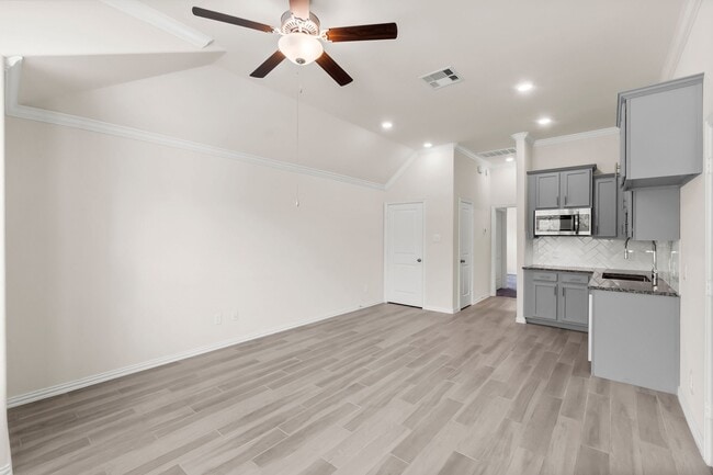 Building Photo - 4420 Mimic Dr