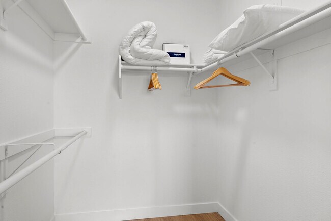 Building Photo - 875 W Pecos Rd