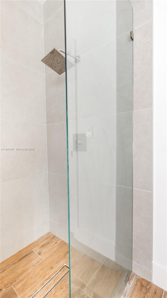 Building Photo - 2633 Oakbrook Dr