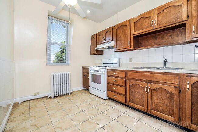 Building Photo - 39 N Washington St