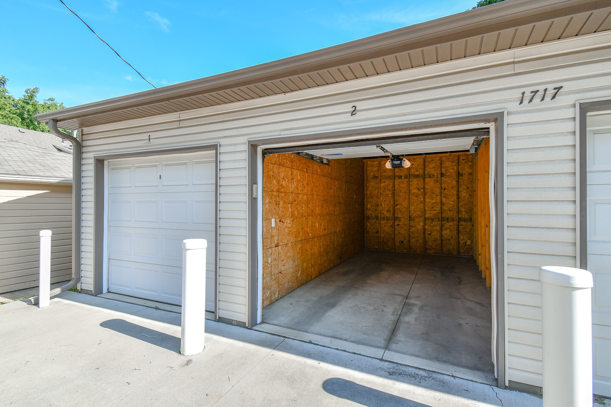 Garages - 1717 D St