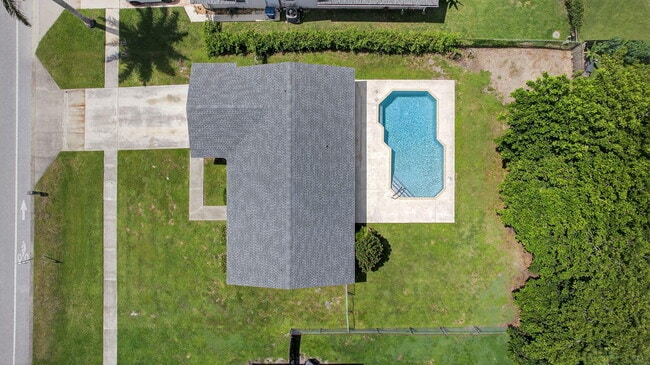 Building Photo - 316 La Mancha Ave