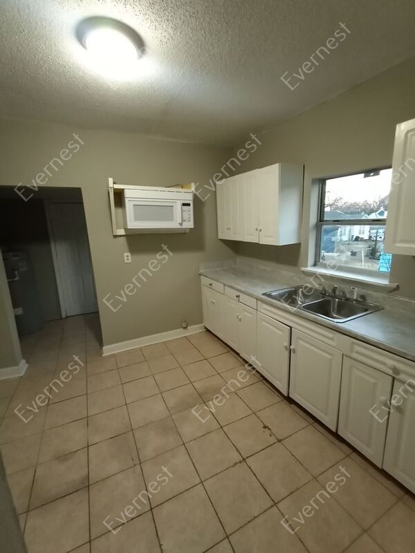 Building Photo - 430 Center St