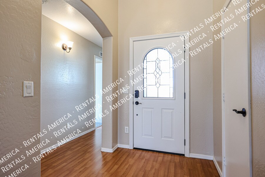 Building Photo - 9714 W Heber Rd