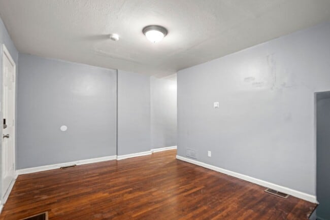 Building Photo - 1306 E 18th Ave