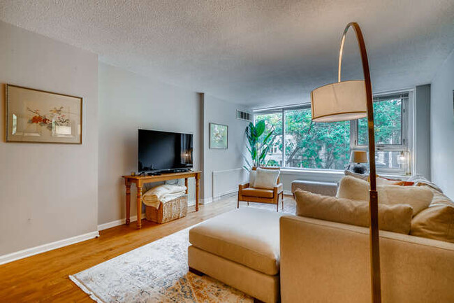 Building Photo - 2728 N Hampden Ct