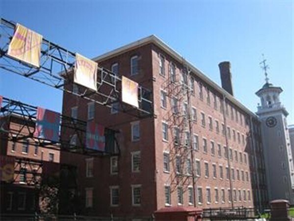 Building Photo - 130 John St