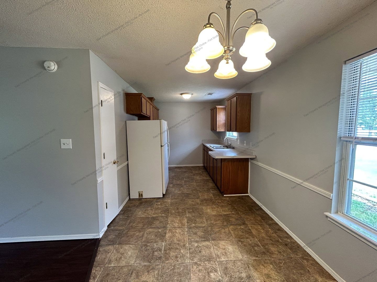 Building Photo - 1911 Whippoorwill Dr