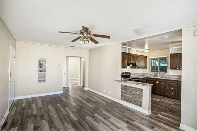 Building Photo - Nicely Updated 2 Bed, 1 Bath Single Story Home In Established Neighborhood