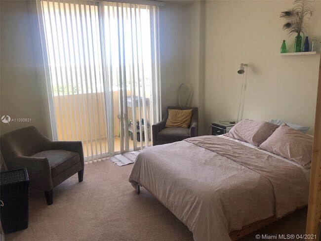 Building Photo - 215 SW 42nd Ave