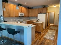 Building Photo - Beautiful end unit townhome in Elk River!