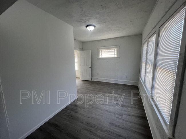 Building Photo - 3284 N 30th St