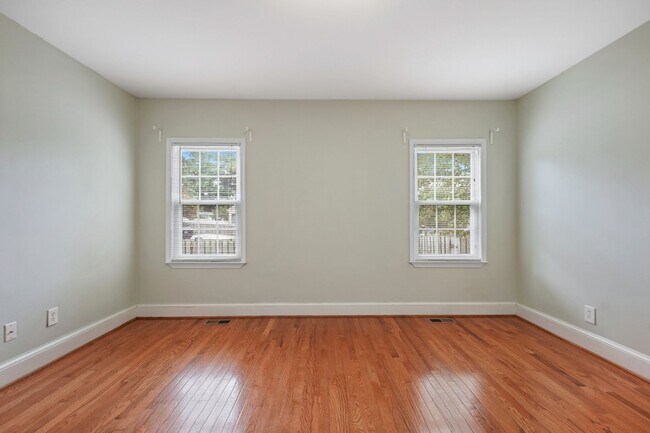 Building Photo - A GEM IN RIVERDALE HEIGHTS!
