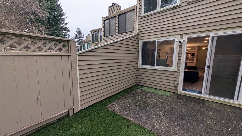 Building Photo - 9612 NE 121st Ln