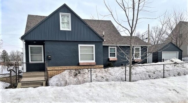 Building Photo - Nice! Spacious! 3 Bedroom Gem-Central Location