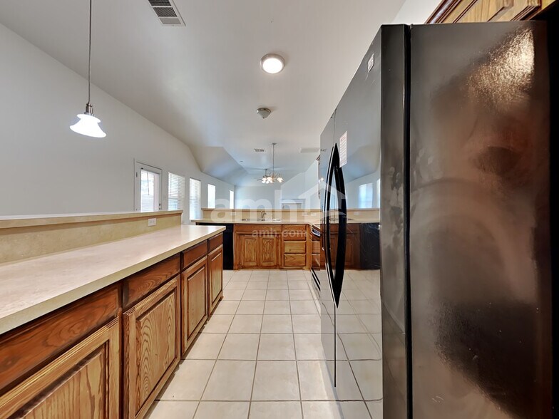 Building Photo - 4406 Shady Elm Dr