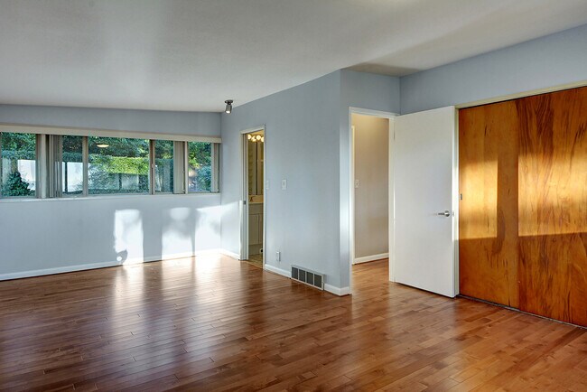 Building Photo - 12226 SE 25th St