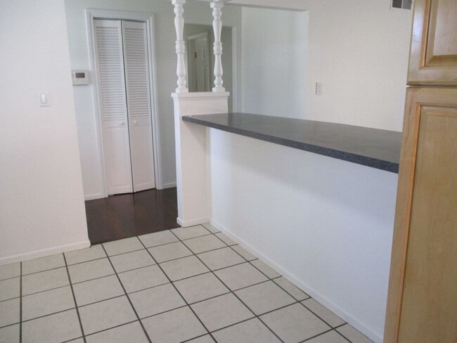 Building Photo - Classic & clean 3 bedroom 1.5 bath 1 story home