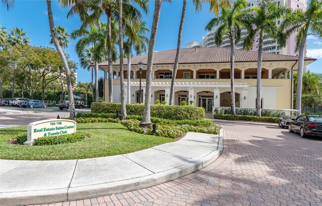 Building Photo - 789 Crandon Blvd
