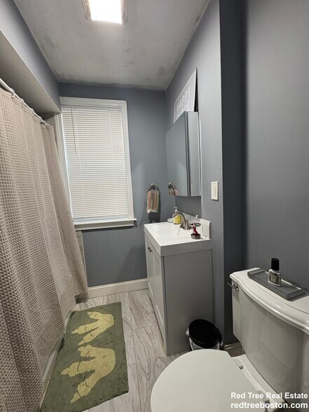 Building Photo - 72 Hillside St