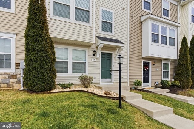 Building Photo - 37 Britania Ct