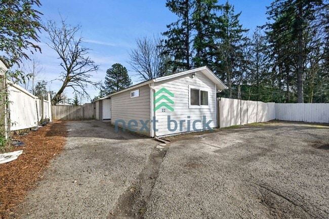 Building Photo - Charming 3-Bedroom Home in Auburn Near Green River College with Fenced Yard & Prime Location!