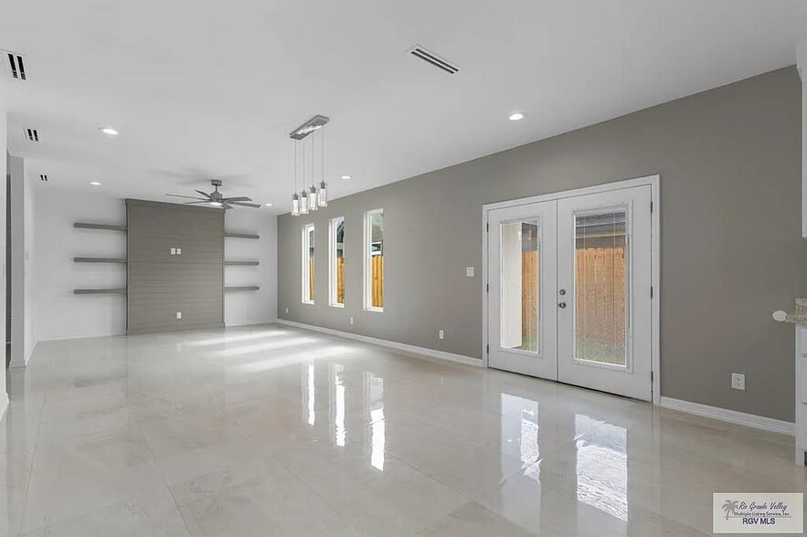 Building Photo - 7513 Pinewood Lk