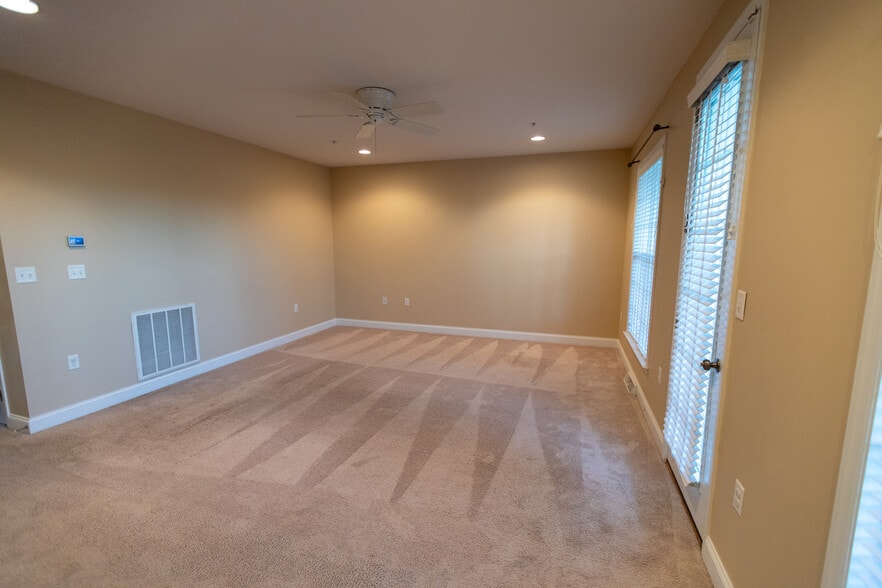 Living Room - 2B Ellington Road