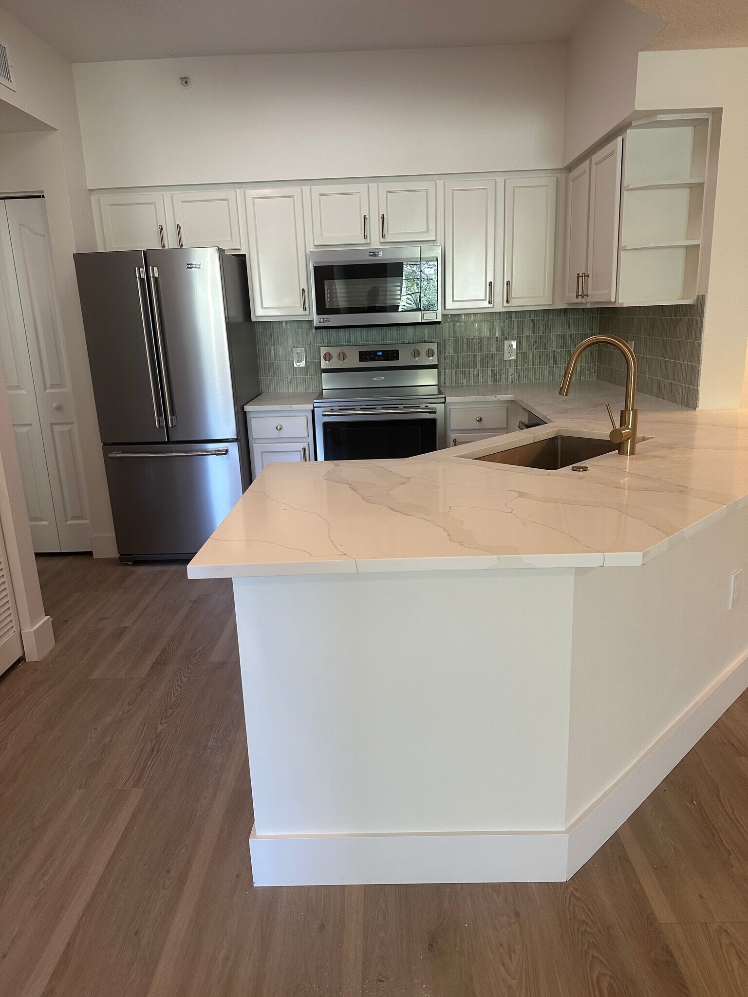 High end Stainless appliances - 9849 Baywinds Dr