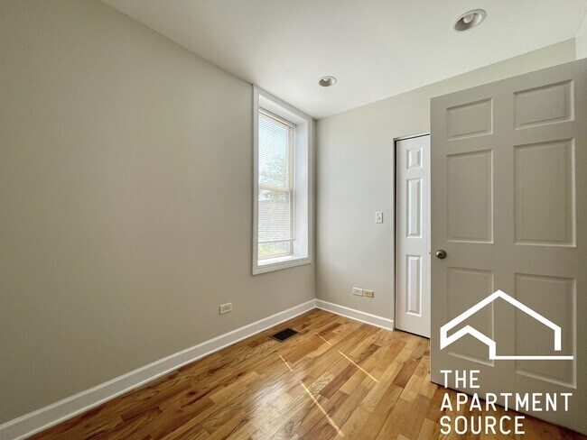 Building Photo - 3606 W Cortland St