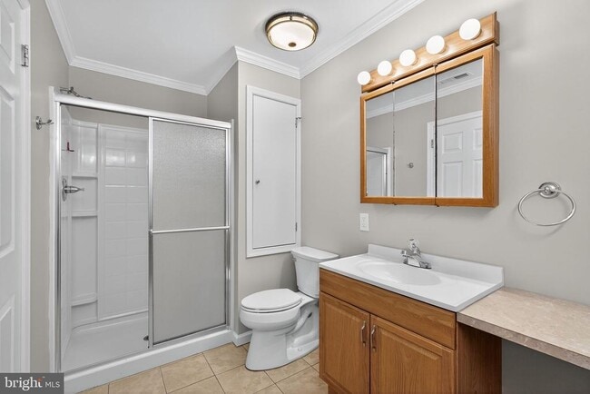 Building Photo - 806 Diamond Dr