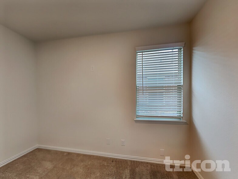 Building Photo - 2401 Lalun Lane