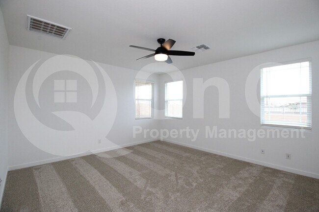 Building Photo - 23097 E Saddle Way