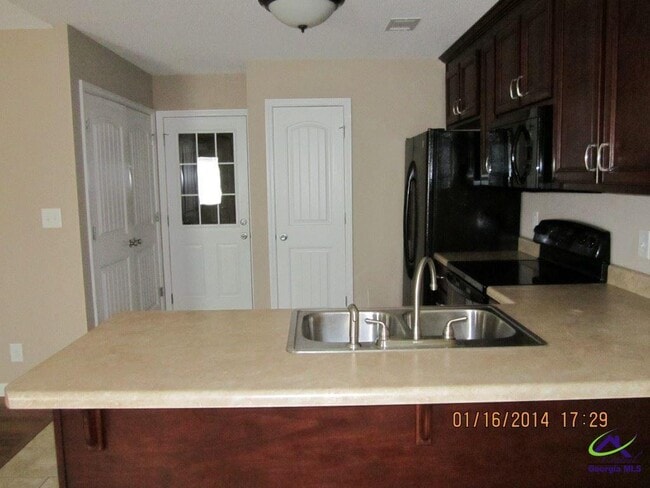 Building Photo - 135 Coronation Dr