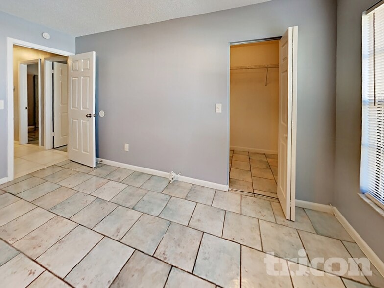 Building Photo - 10516 Parkcrest Dr