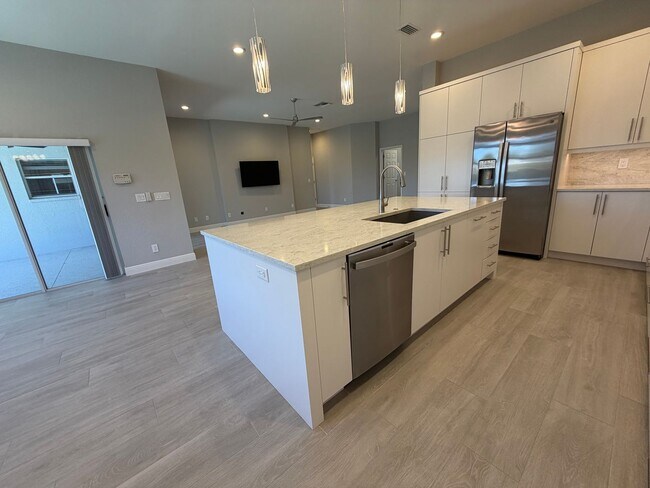 Building Photo - ANNUAL RENTAL - 3 BED / 2 BATH POOL HOME IN AUTUMN WOODS